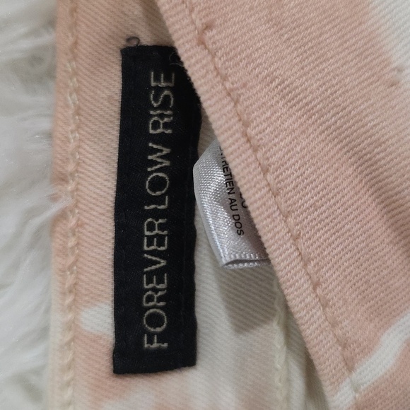 Jessica Simpson Forever Low Rise Tie-Dye Pink and Cream Jeans. Size 27. NWT - Picture 3 of 7